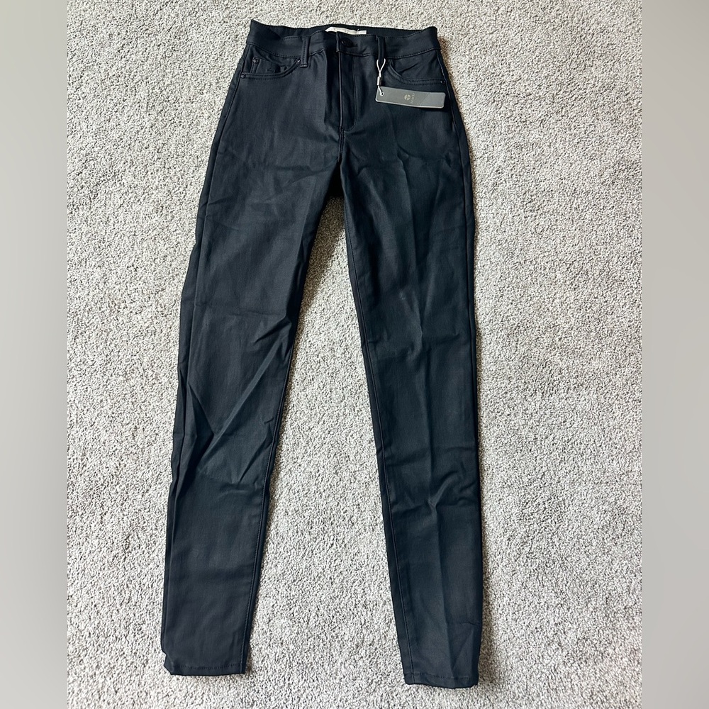 NWT Tractr Jeans.5 pocket Straight Skinny Leg size 4/27. Sleek and Stretchy